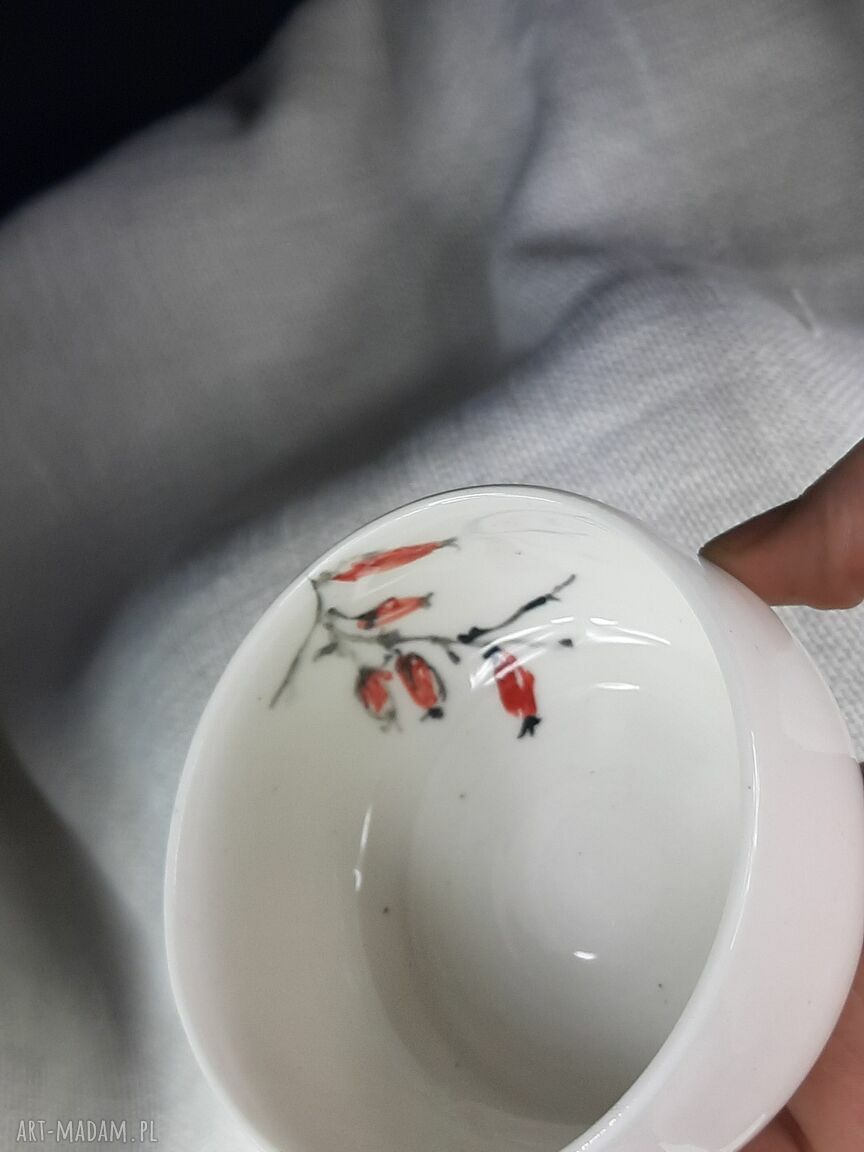Czarka porcelanowa z dziką różą do herbaty