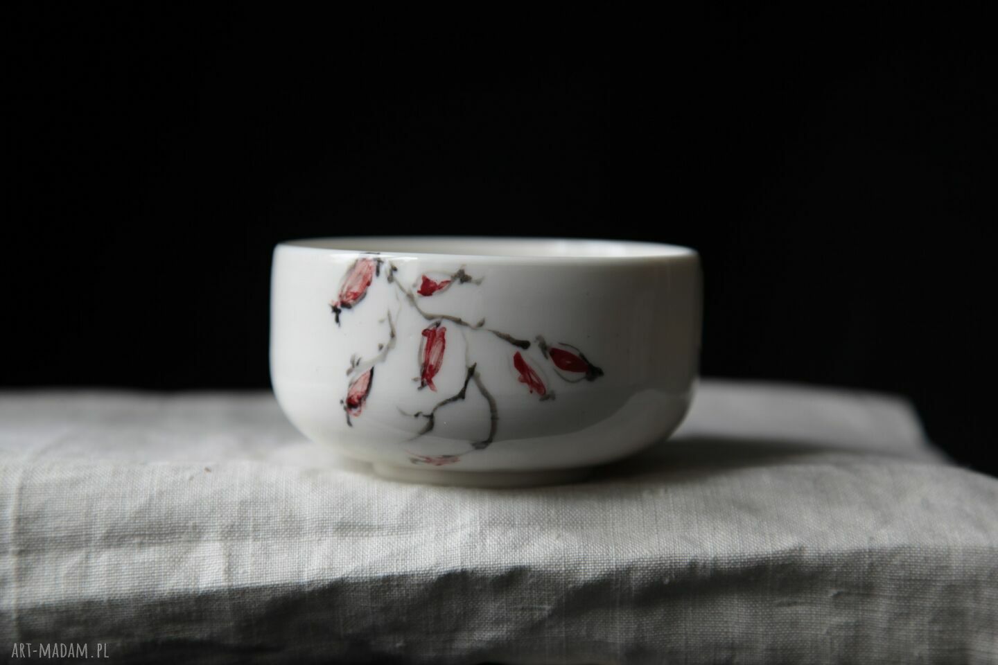 Czarka porcelanowa z dziką różą do herbaty