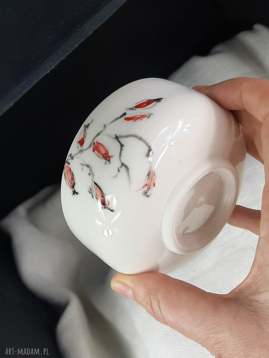 Czarka porcelanowa z dziką różą do herbaty