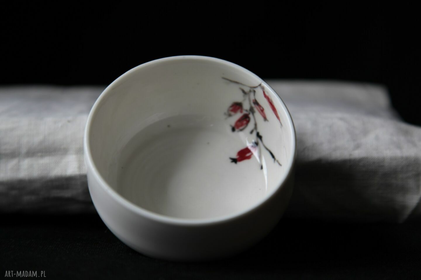 Czarka porcelanowa z dziką różą do herbaty