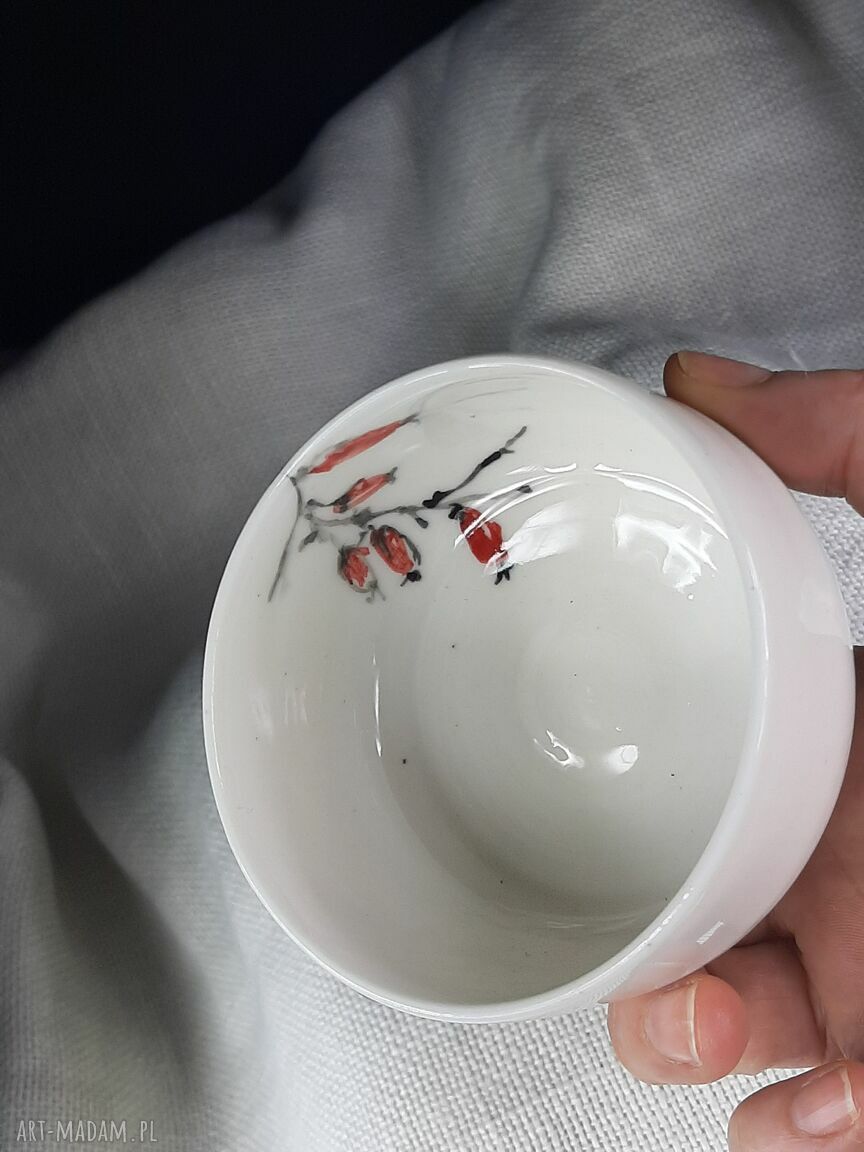 Czarka porcelanowa z dziką różą do herbaty