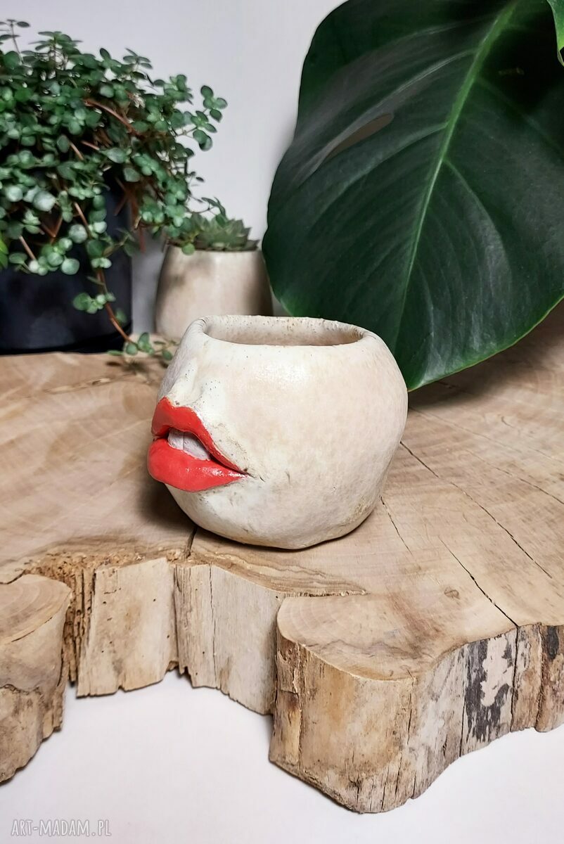 Czarka do yerba mate z rzeźbionymi ustami i zębami (250 ml)