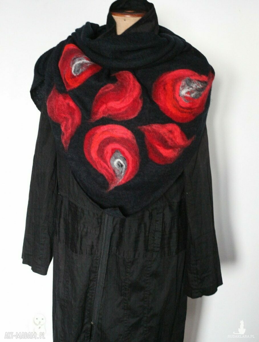 Czarna chusta handmade z wełny merino - filcowane elementy, 97 x 160 cm