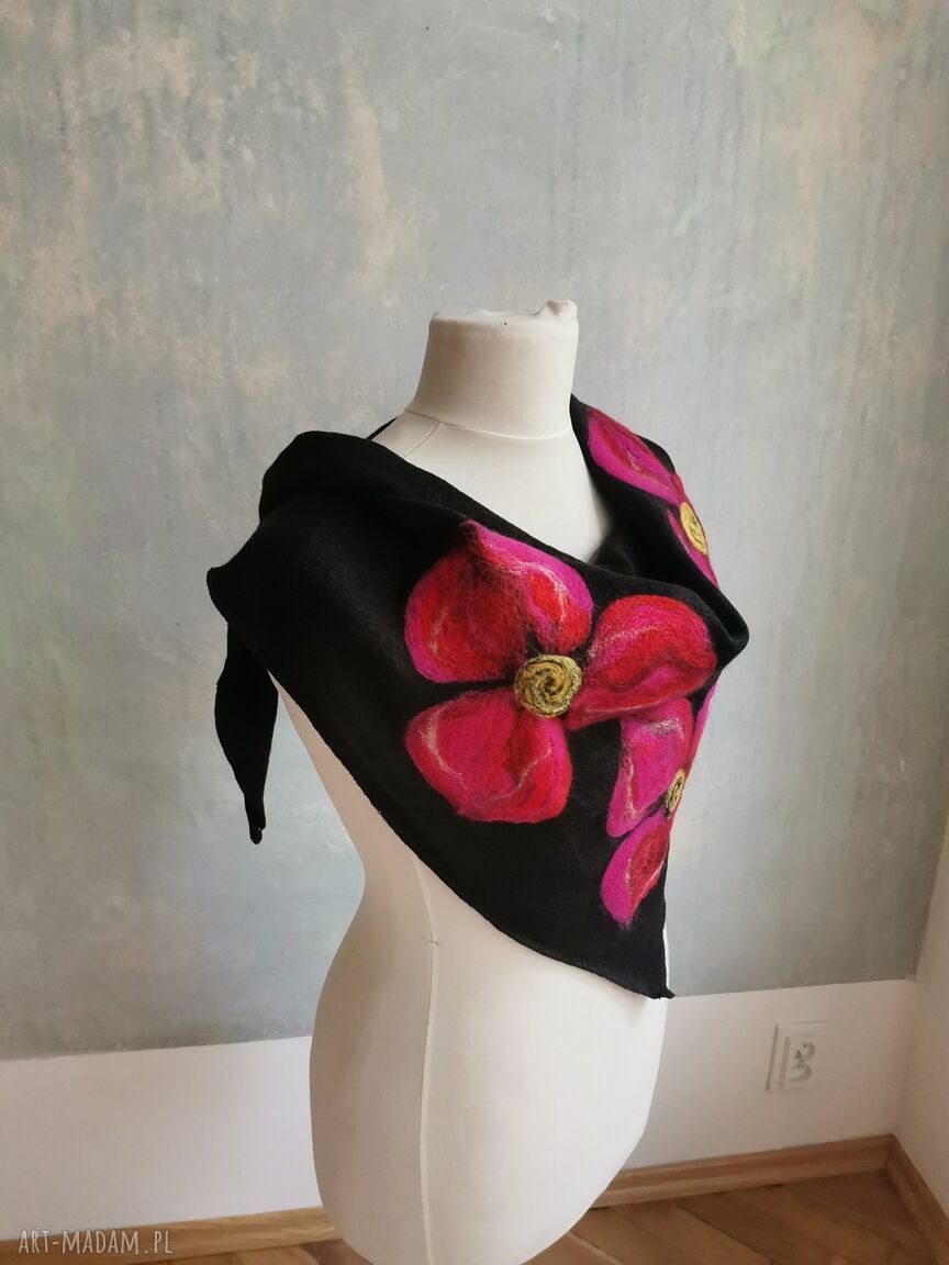 Czarna chusta handmade z wełny merynosów - filcowane elementy, oversize