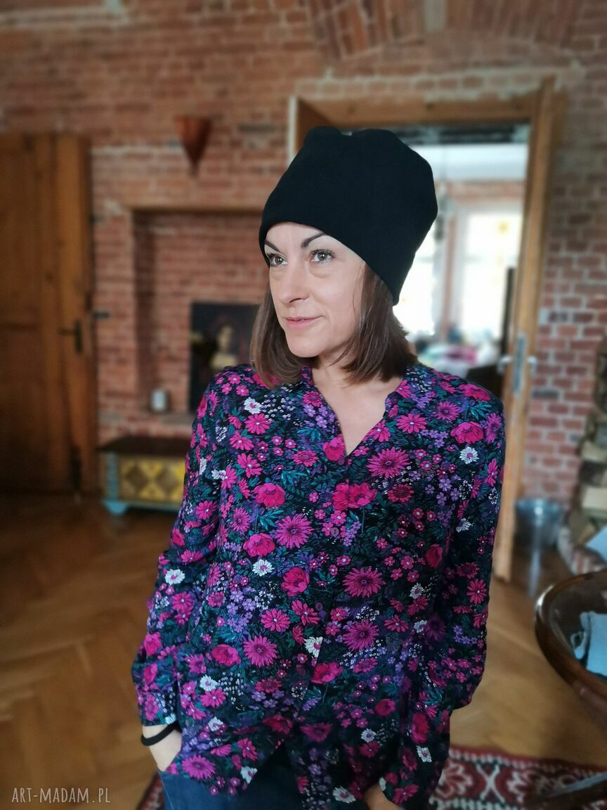 Czarna czapka Frida z kolorową górą - ciepła podszewka