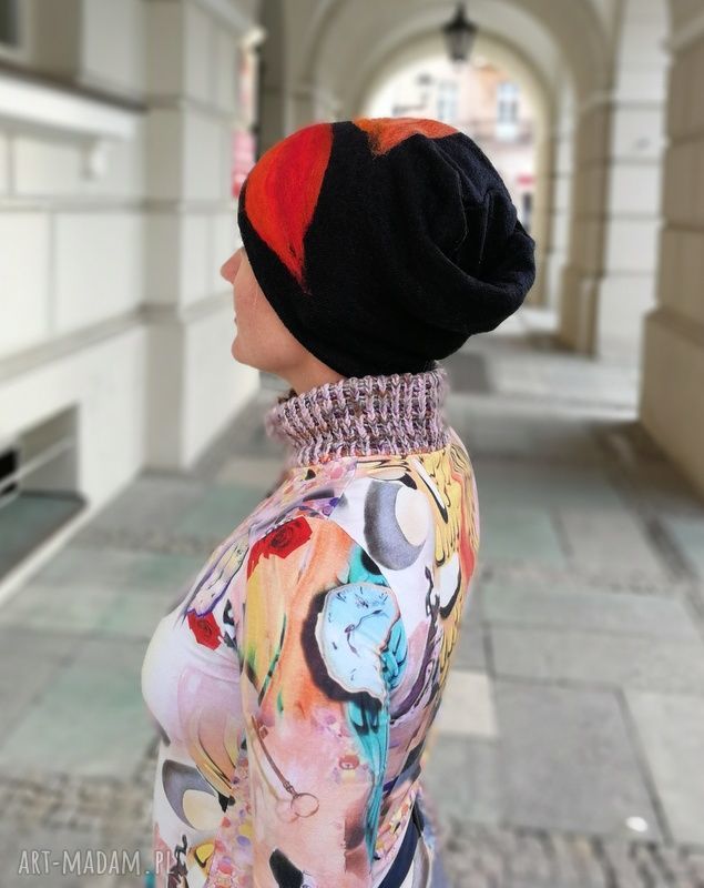 Czarna czapka wełniana damska etno-boho z Merino, filcowana ręcznie