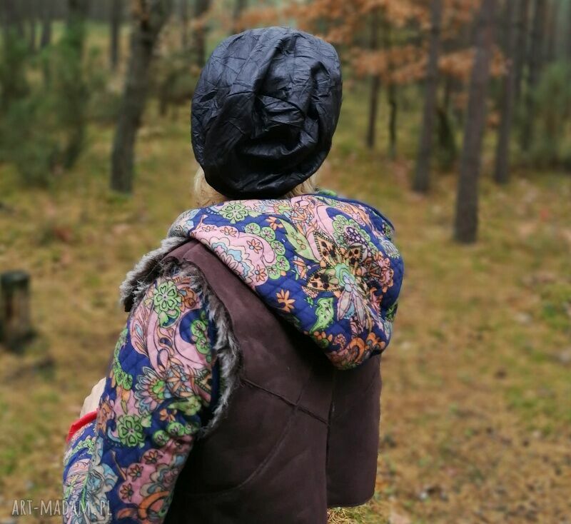 Czarna czapka damska „niby skóra” ECO na podszewce - ręcznie szyta