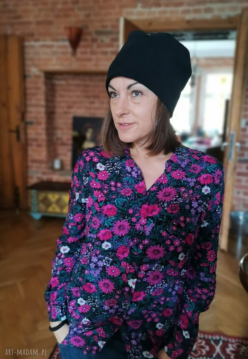 Czarna czapka Frida z kolorową górą - ciepła podszewka