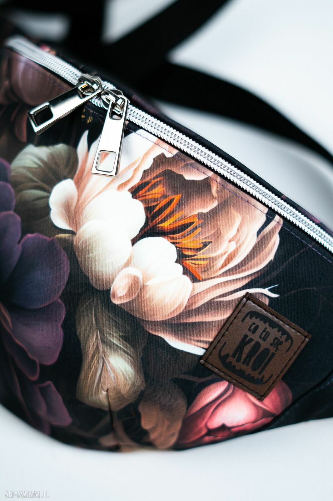 Czarna elegancka nerka damska w kwiaty róży - saszetka handmade