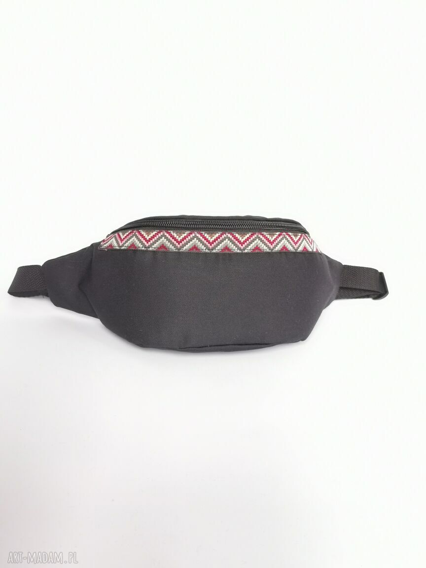 Czarna etno nerka boho ręcznie szyta saszetka z tasiemką