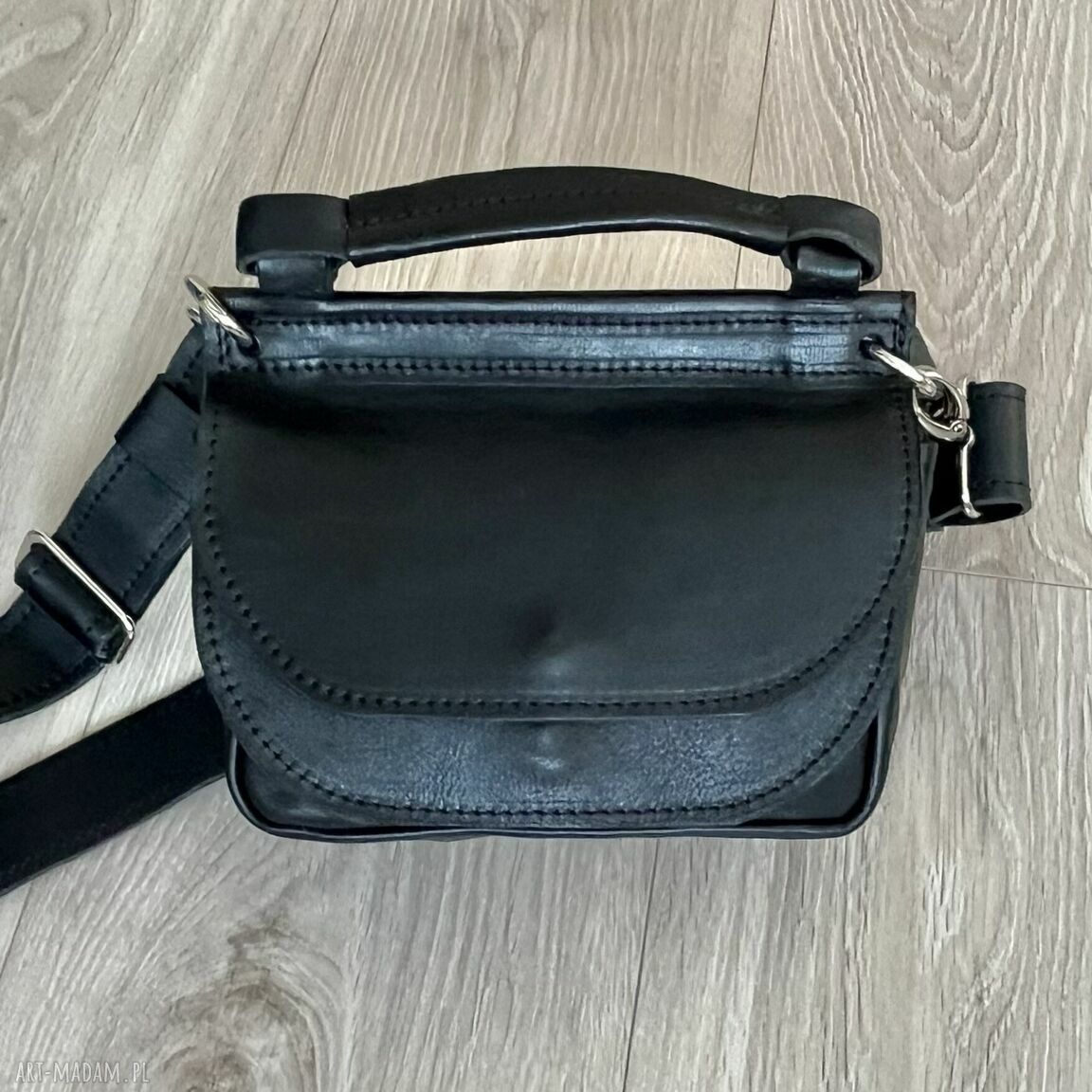 Czarna mała torebka cztery klapy skóry torba ramię skórzana