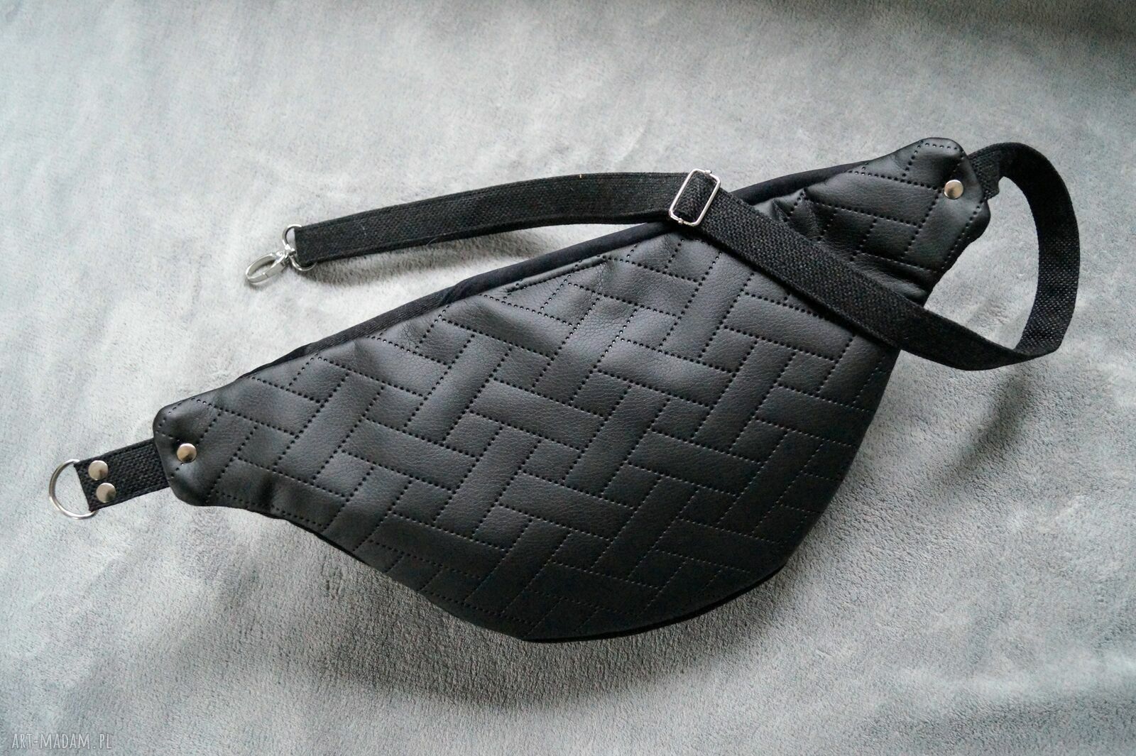 Czarna patchworkowa nerka XXL (nerkoplecak) - skrawkowa saszetka handmade