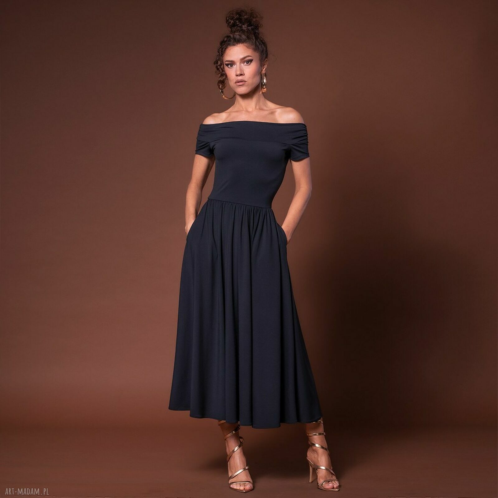 Czarna sukienka Sandy summer z kieszeniami - elegancja w oddychającym jerseyu