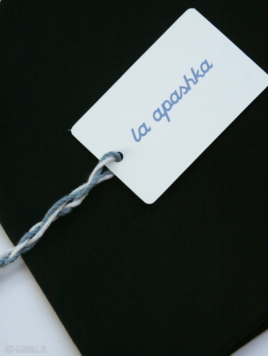 Czarna sukienka dzianina z wyciętym dekoltem na plecach