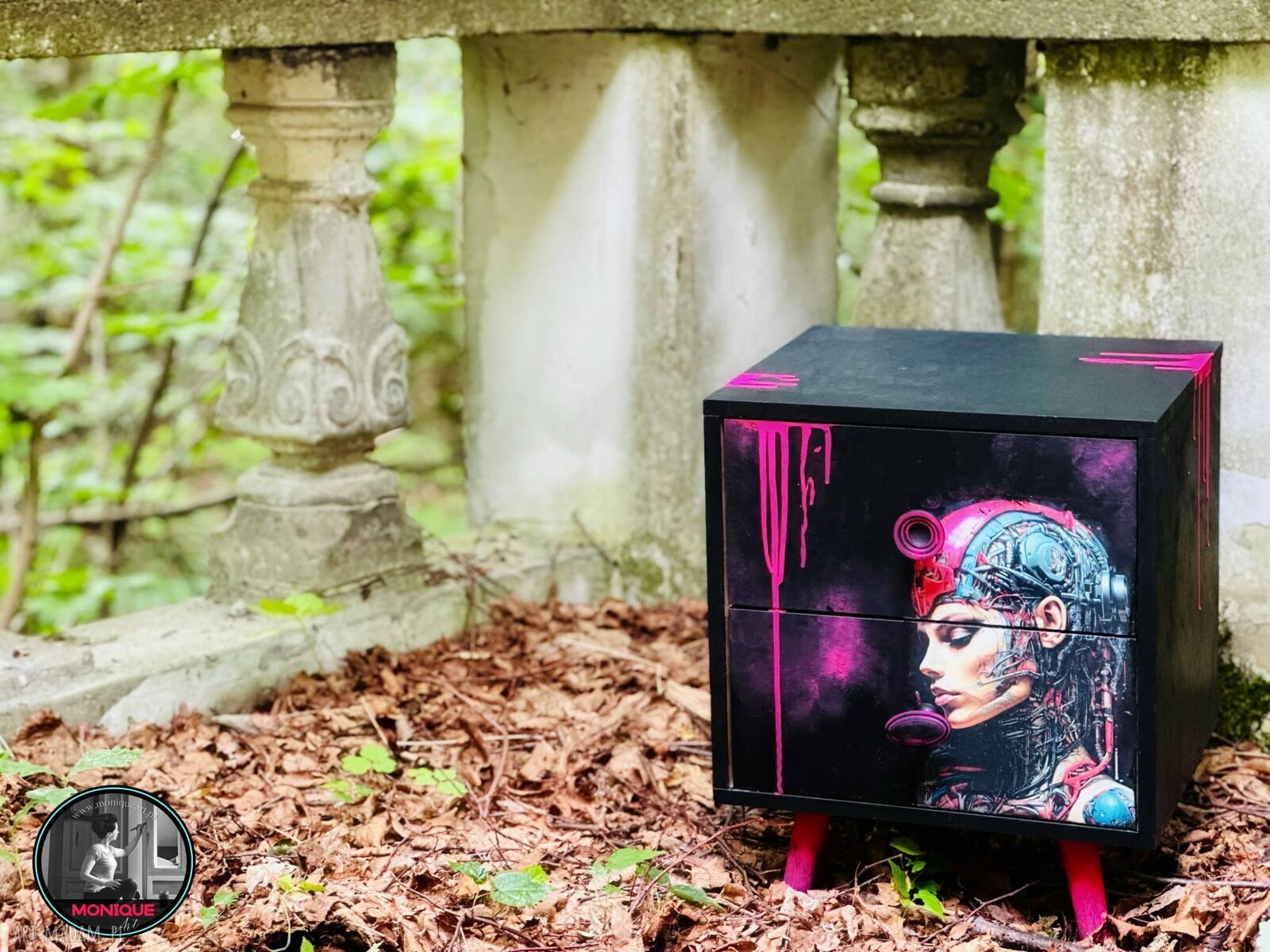 Czarna szafka z dwoma szufladami - oryginalny motyw cybergoth