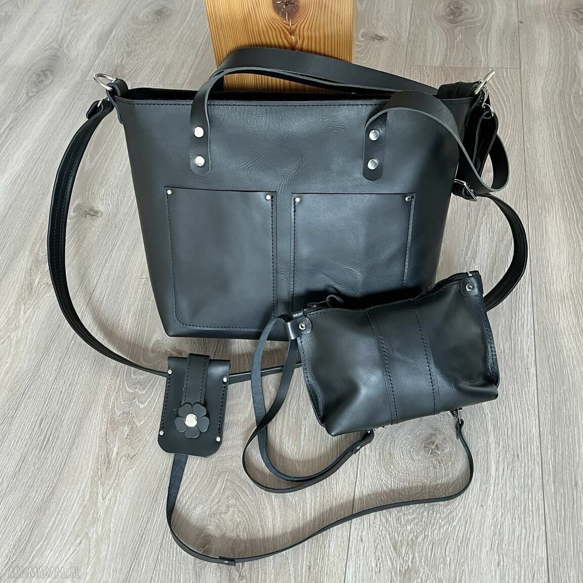 na ramię: Czarna torba ze skóry na ramie. Format A 4. ręczne wykonanie