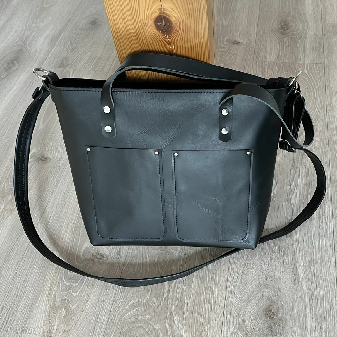 Czarna torba skóry format ramię skórzana duża dwoma paskami