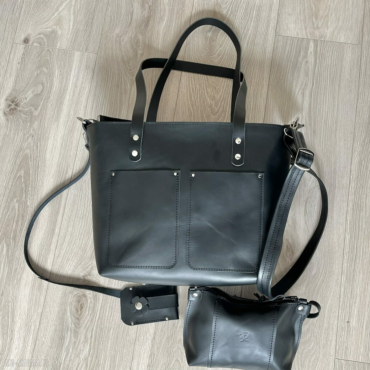 na ramię: Czarna torba ze skóry na ramie. Format A 4. ręczne wykonanie