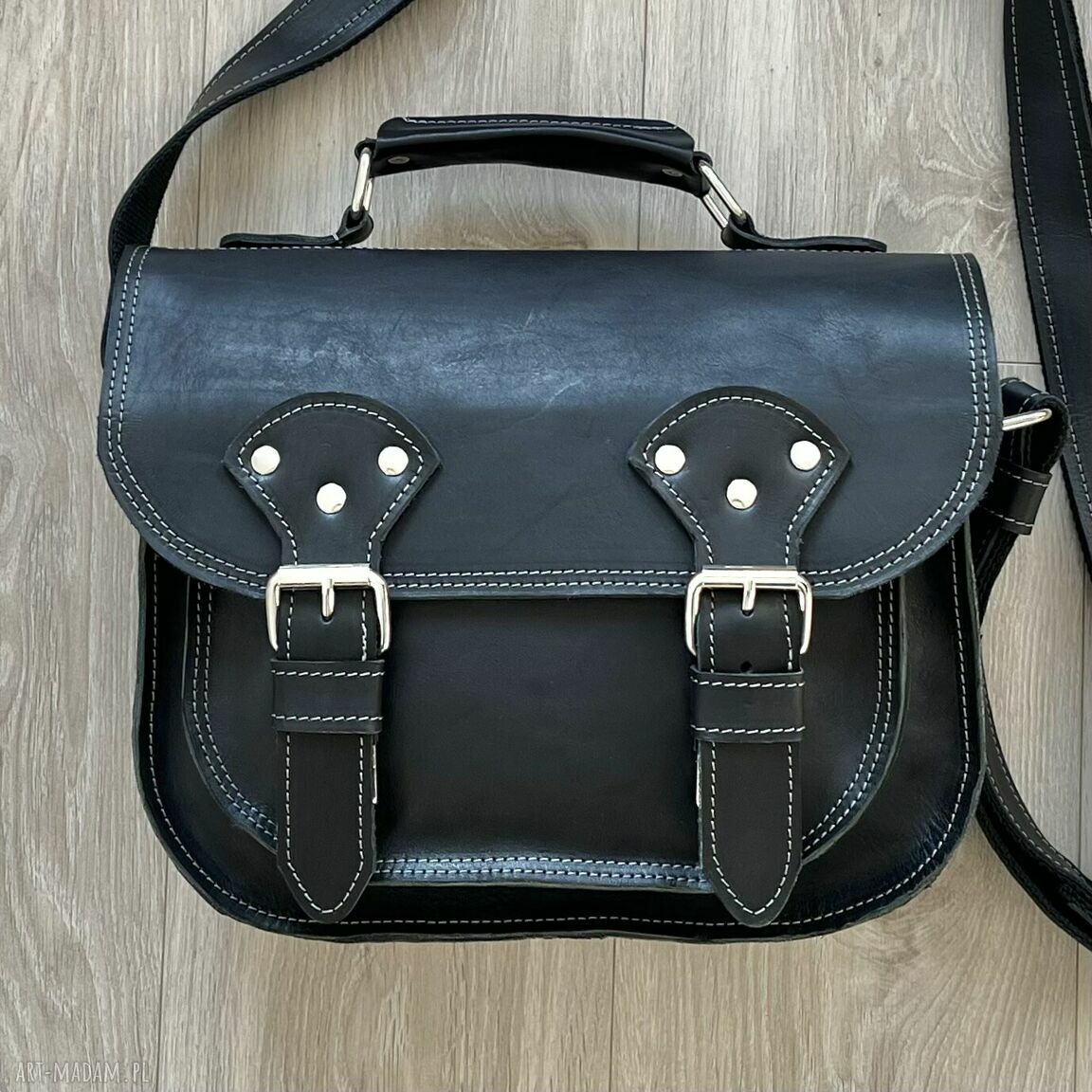 Czarna torba skóry ramię obszyta szarą nitką torebka skórzana