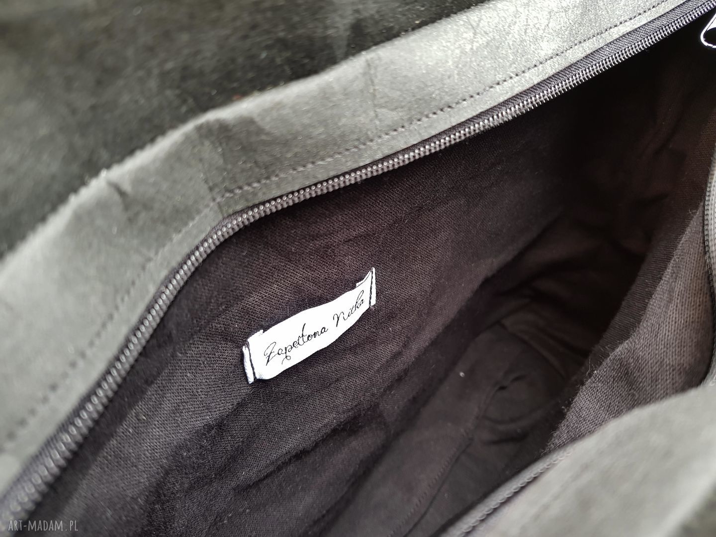 Mini torebka wegańska z papieru wodoodpornego czarna listonoszka