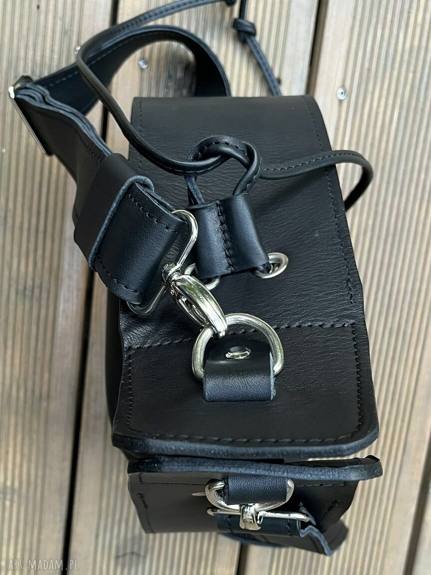 na ramię: Czarna torebka worek ze skóry handmade
