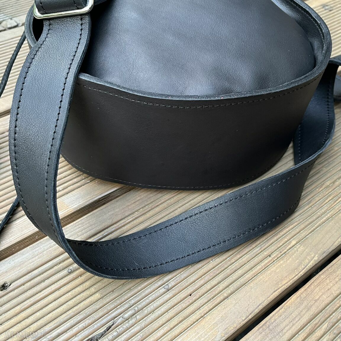 na ramię: Czarna torebka worek ze skóry handmade