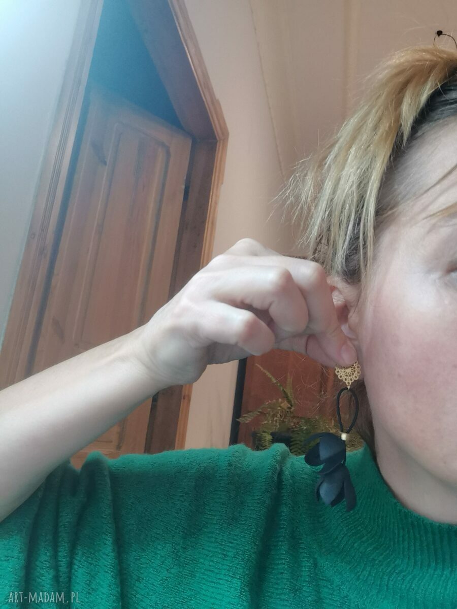 Ażurowe czarne tulipany - lekkie kolczyki boho na prezent
