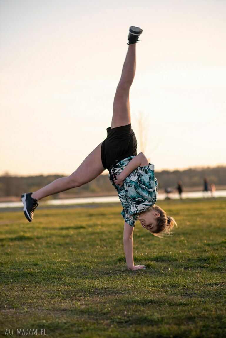 Czarne bawełnaine sportowe spodenki damskie sznurkiem bawełniane
