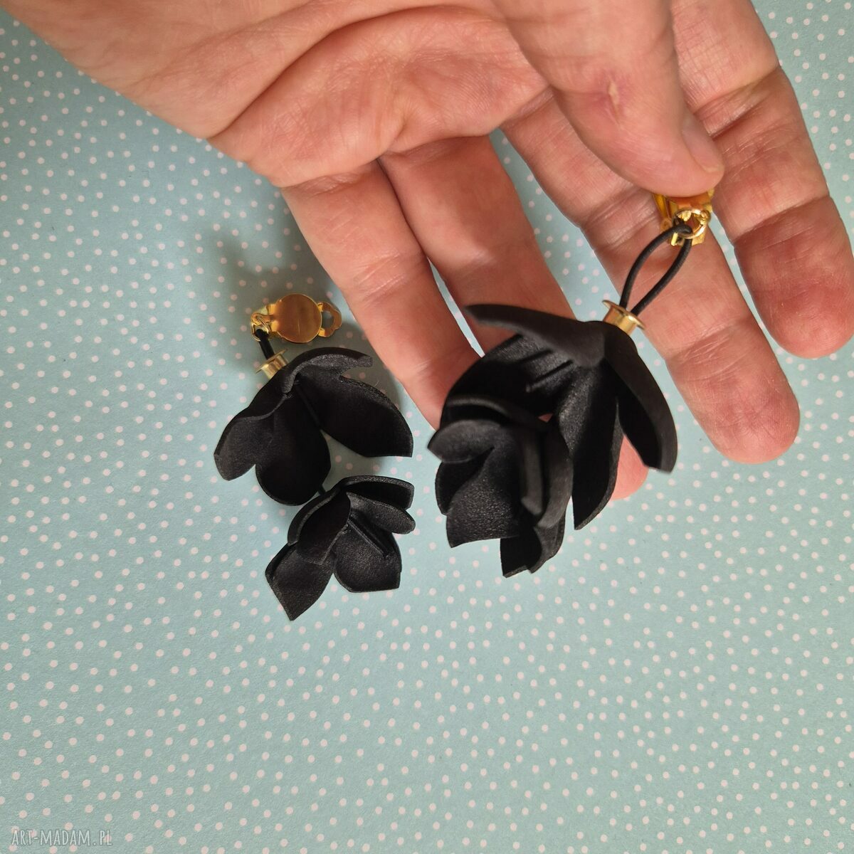Klipsy czarne tulipany - lekkie, wiszące kwiaty handmade