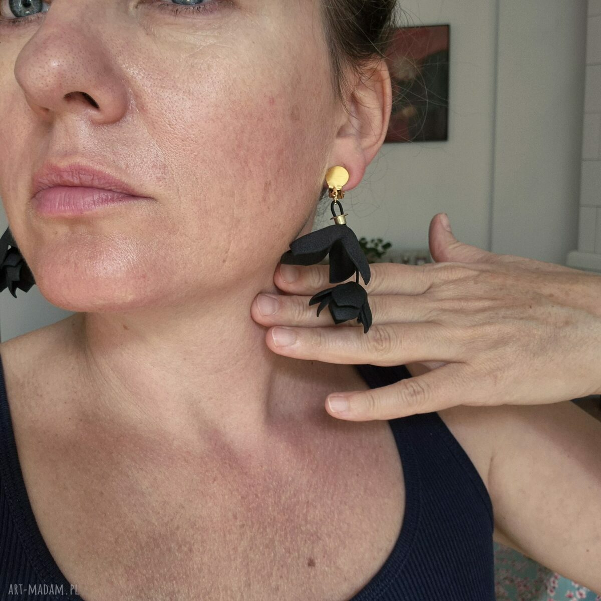 Klipsy czarne tulipany - lekkie, wiszące kwiaty handmade