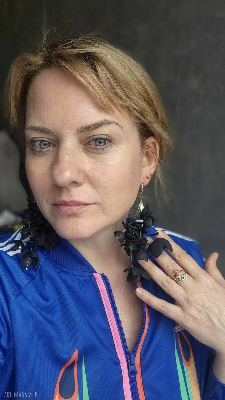 Czarne, leciutkie kolczyki boho w kształcie kwiatów - Ruda Klara (pojedynczy egzemplarz)