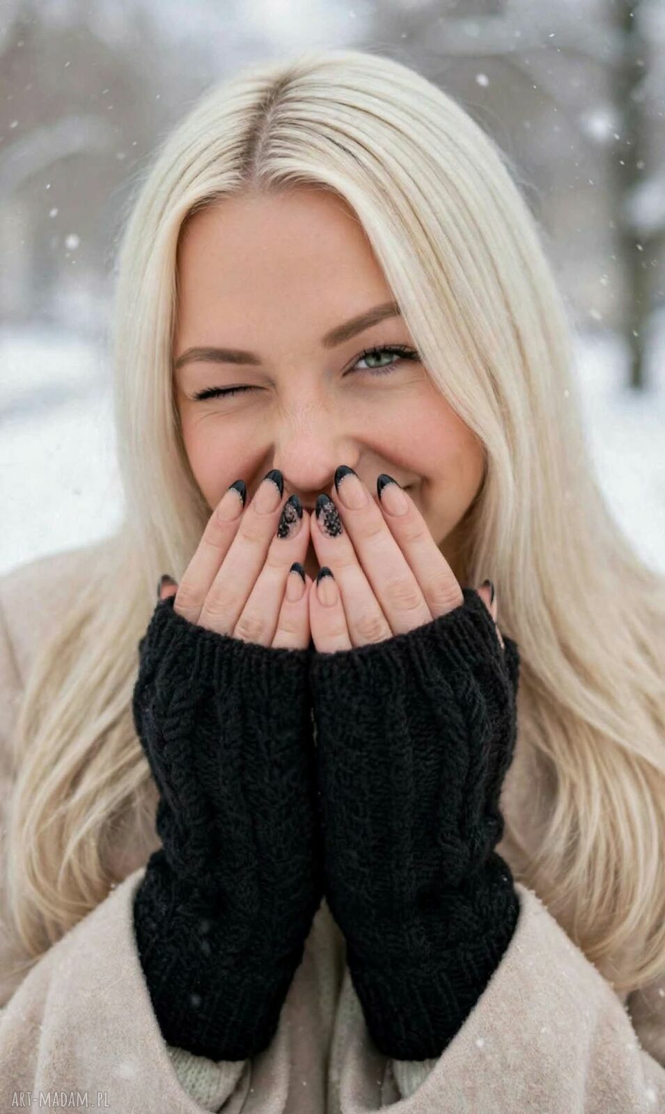 Czarne mitenki damskie z wełny merino - rękodzieło Foxy Knit