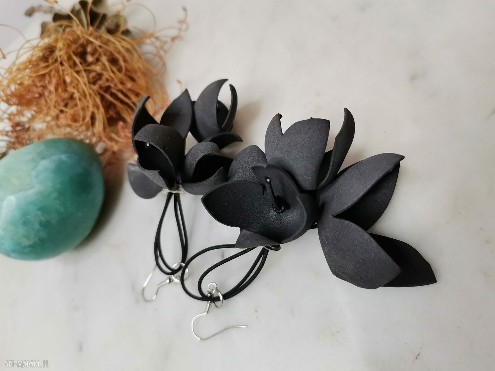 Kolczyki Czarne Tulipany Boho - lekkie i kwiatowe (Ruda Klara)
