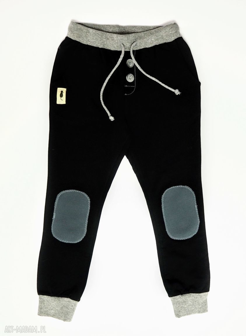 Czarne spodnie typu jogger handmade z bawełny dla dziecka
