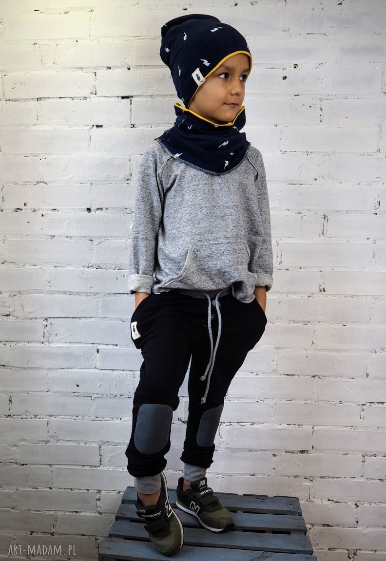 Czarne spodnie typu jogger handmade z bawełny dla dziecka