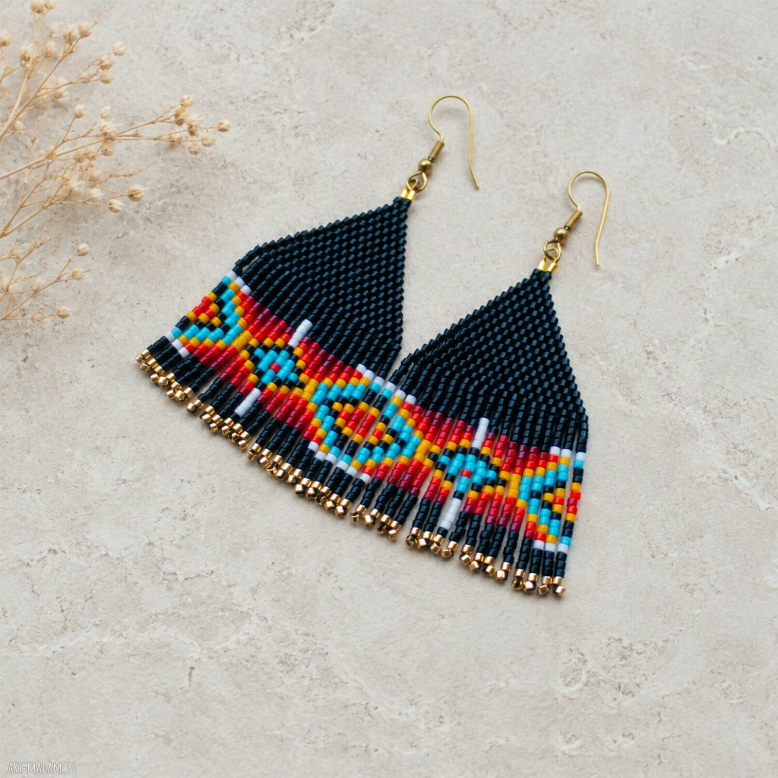 Czarne kolczyki z frędzlami - geometryczna biżuteria boho