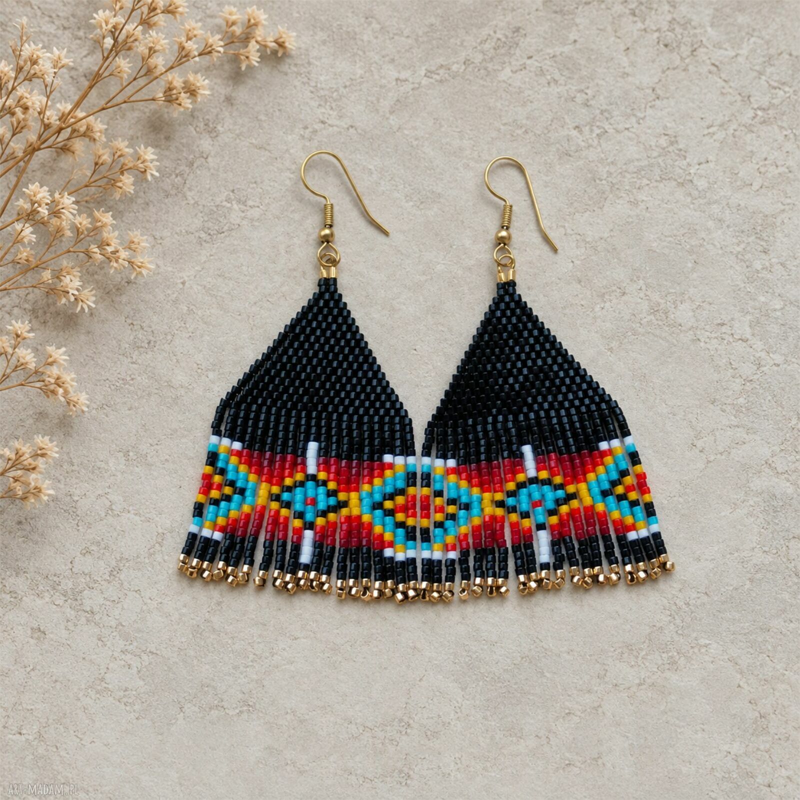 Czarne kolczyki z frędzlami - geometryczna biżuteria boho