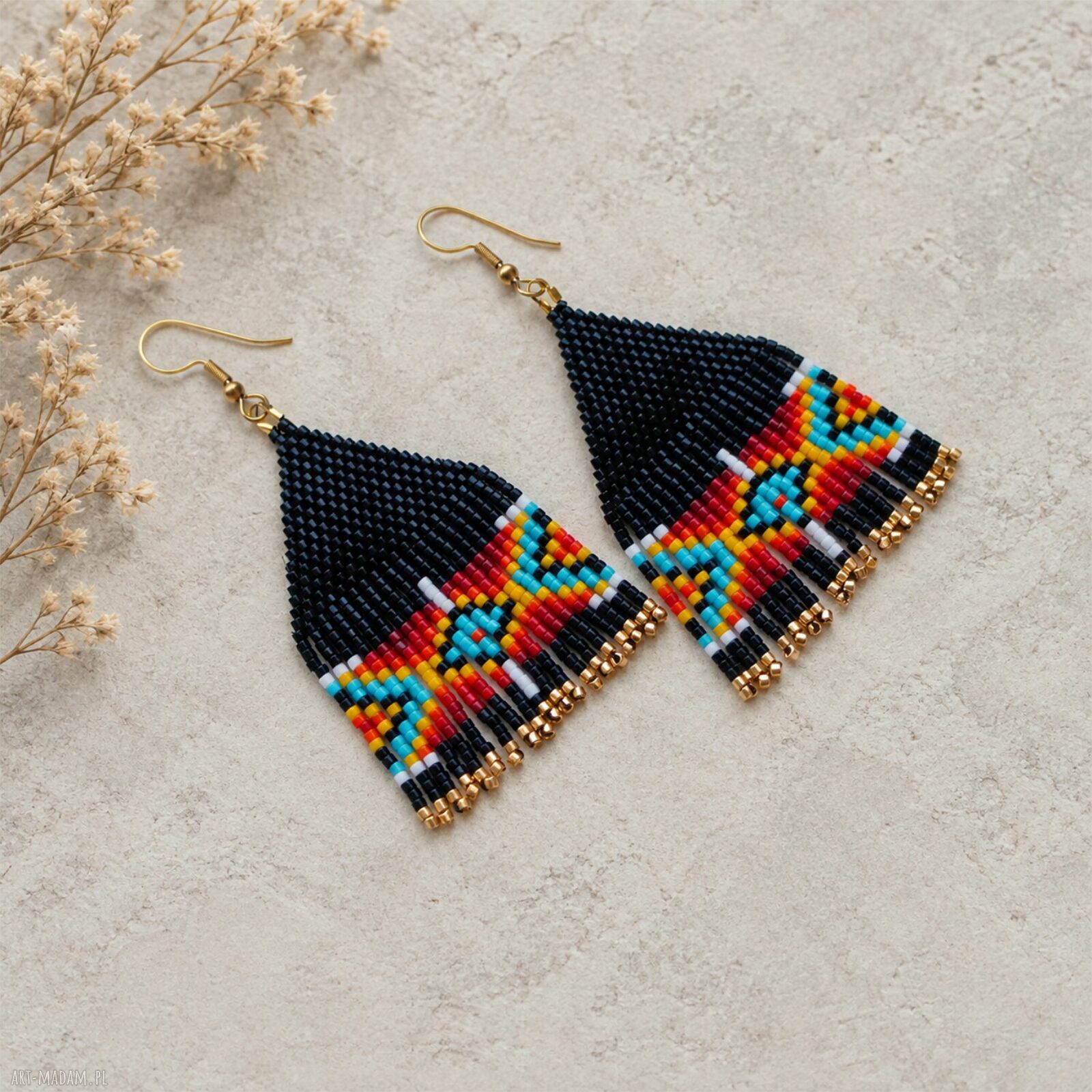Czarne kolczyki z frędzlami - geometryczna biżuteria boho