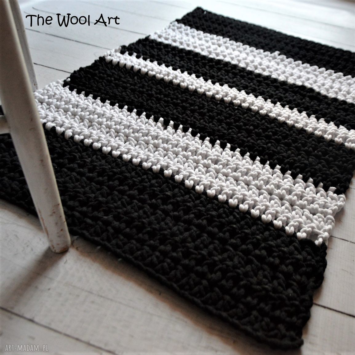 dywany: czarno biały dywanik hand made