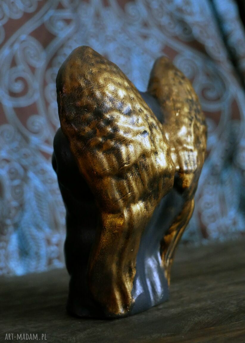 Czarno-złoty anioł - figurka z gipsu 10,5 cm