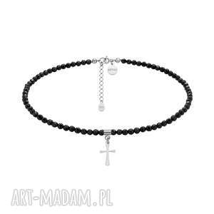 czarny choker z fasetowanego onyksu ze srebrnym krzyżykiem