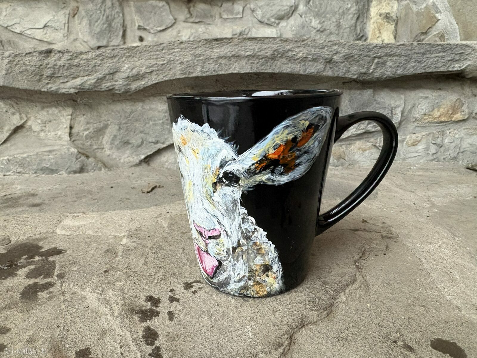 Czarny porcelanowy kubek EwaStory - ręczne wykonanie