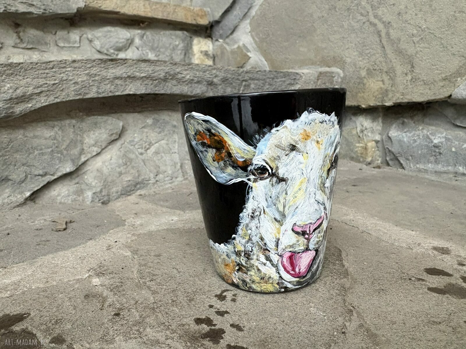 Czarny porcelanowy kubek EwaStory - ręczne wykonanie