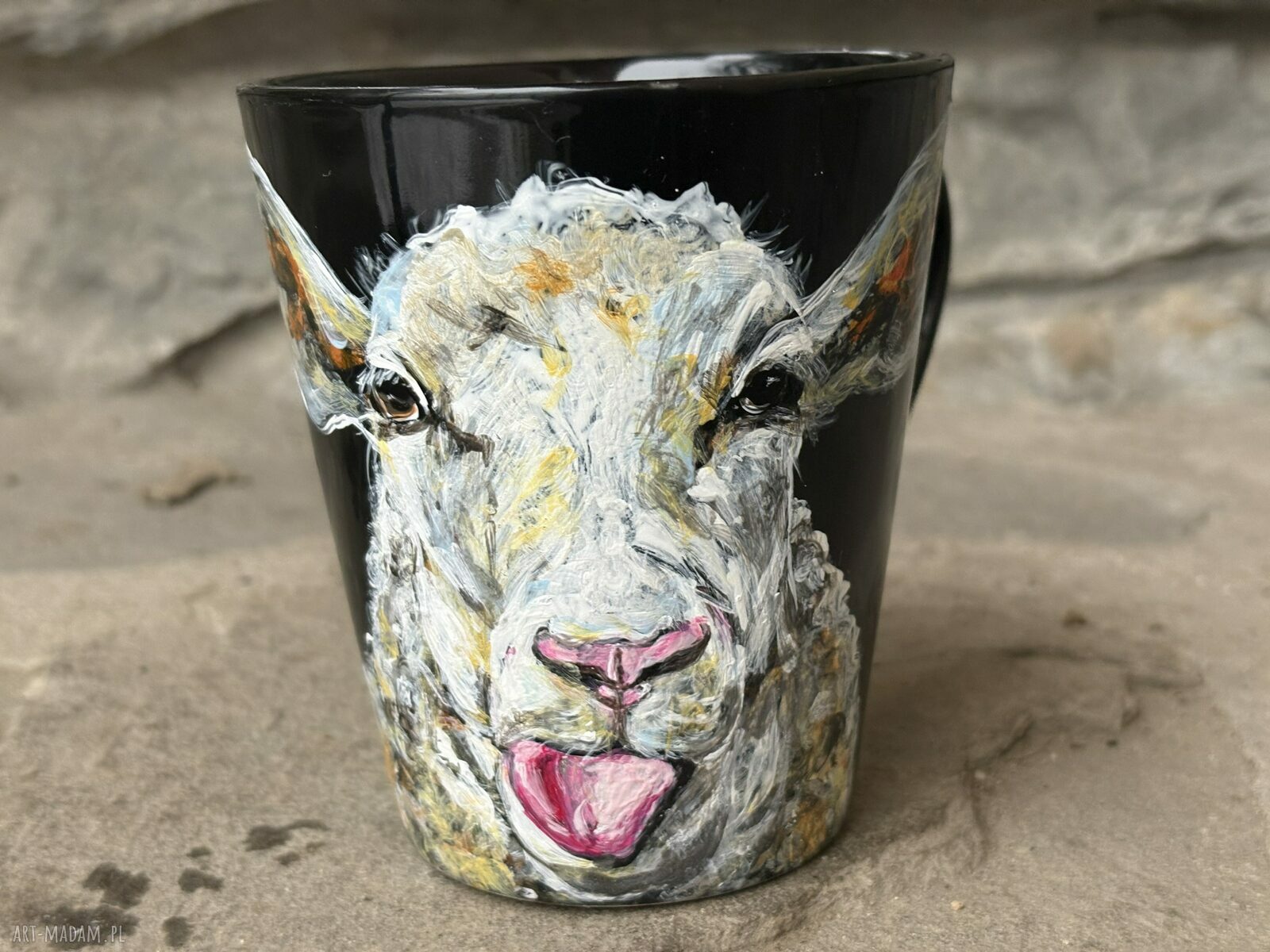 Czarny porcelanowy kubek EwaStory - ręczne wykonanie