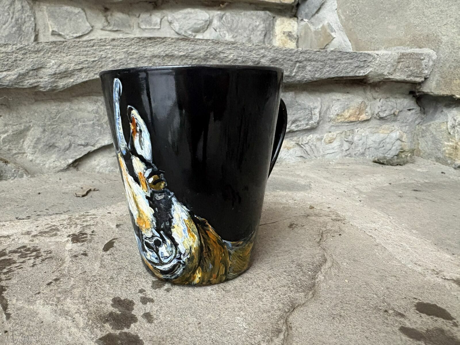Czarny porcelanowy kubek ręcznie malowany Kozica - 330 ml