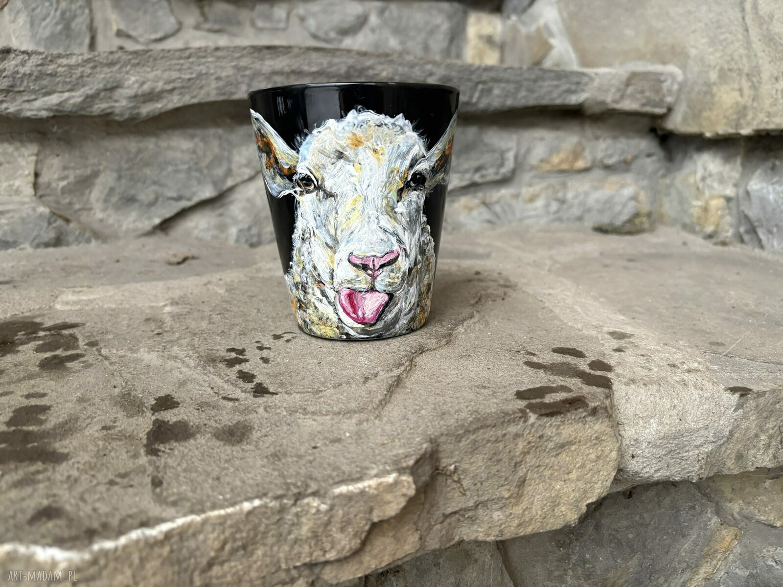 Czarny porcelanowy kubek EwaStory - ręczne wykonanie