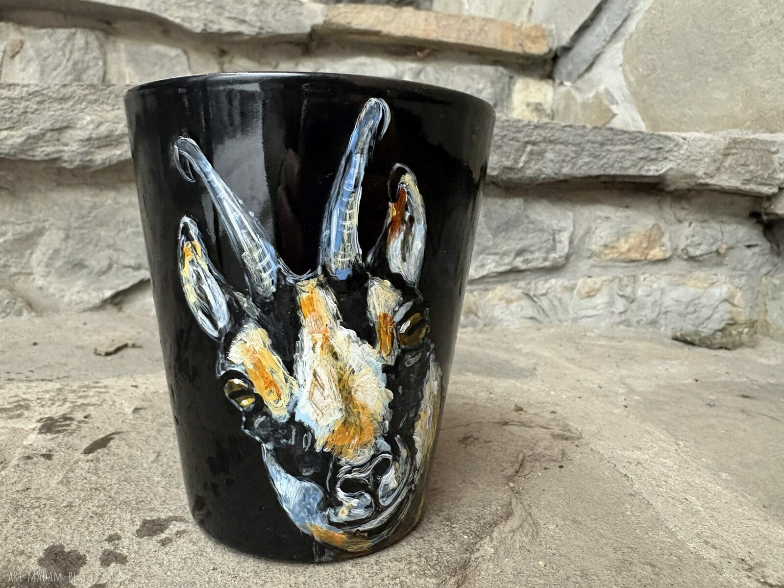 Czarny porcelanowy kubek ręcznie malowany Kozica - 330 ml