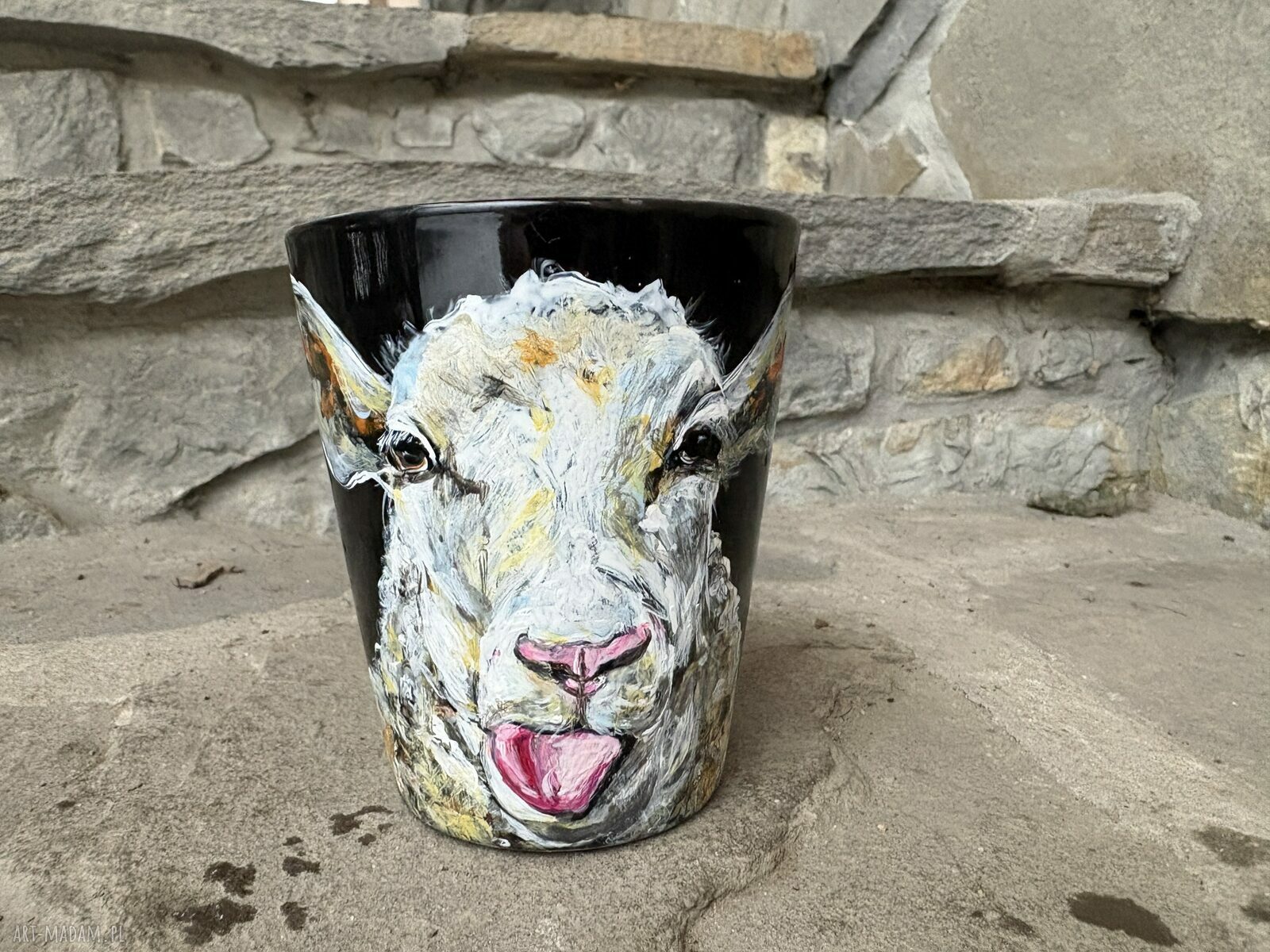 Czarny porcelanowy kubek EwaStory - ręczne wykonanie