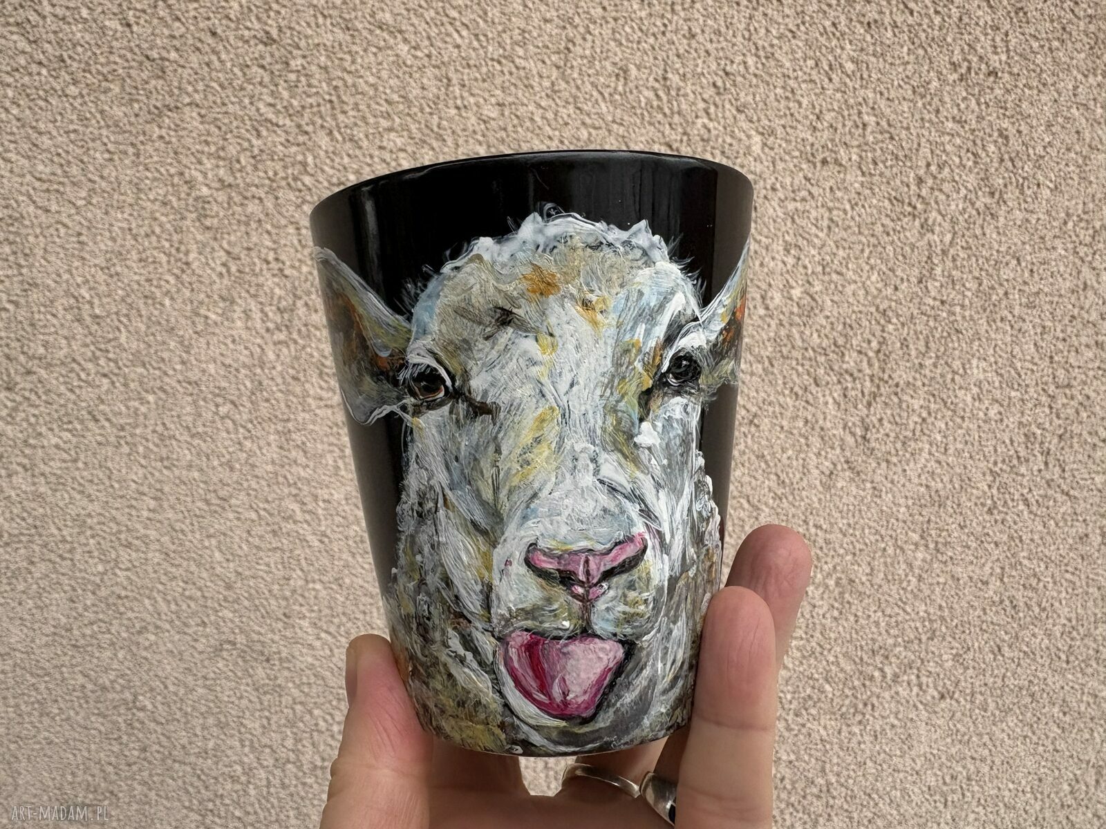 Czarny porcelanowy kubek EwaStory - ręczne wykonanie