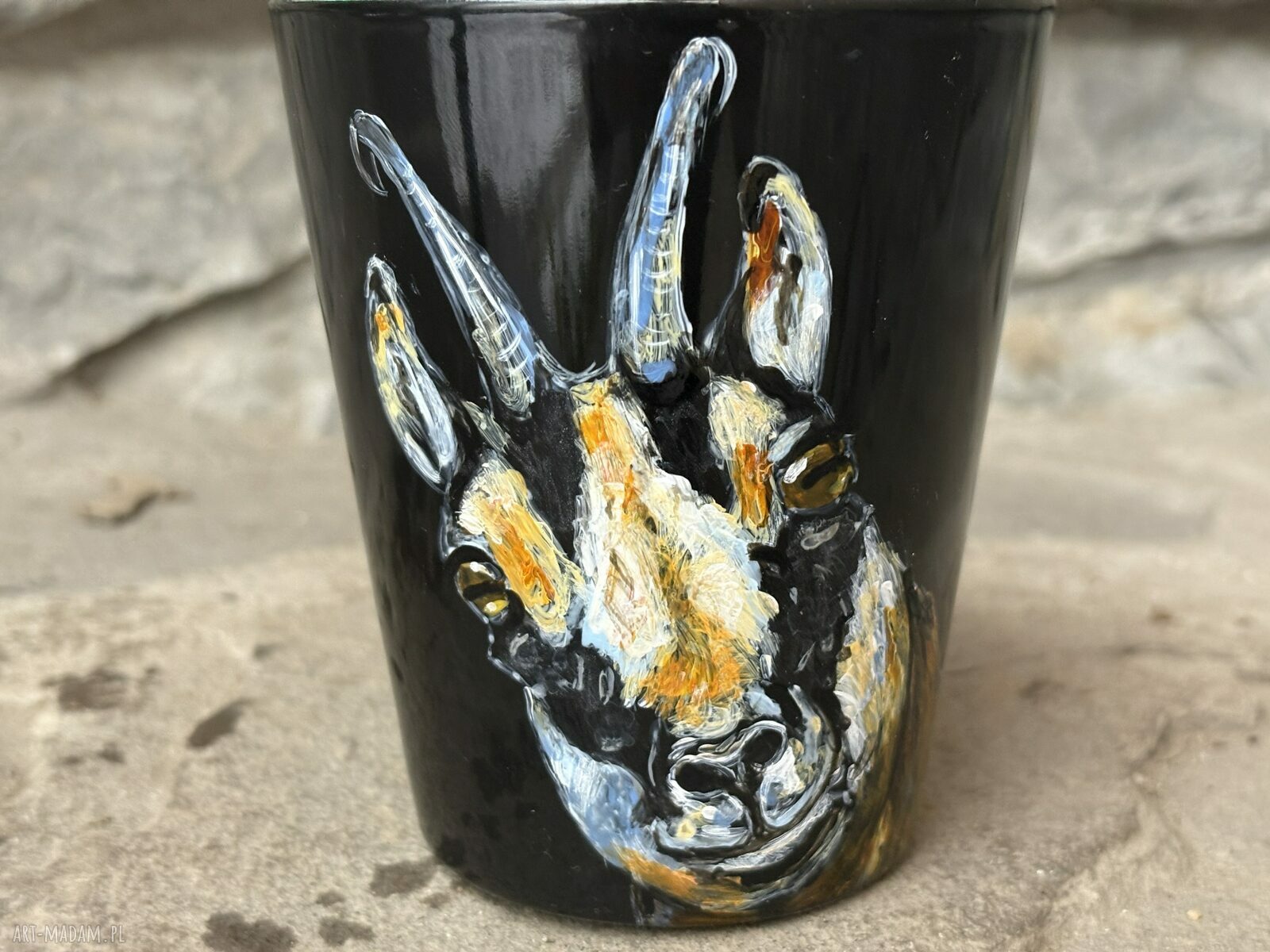 Czarny porcelanowy kubek ręcznie malowany Kozica - 330 ml